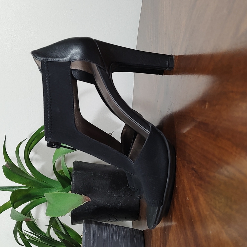 Shoes: Moda Black Zipper Heels - Picture 4 of 8